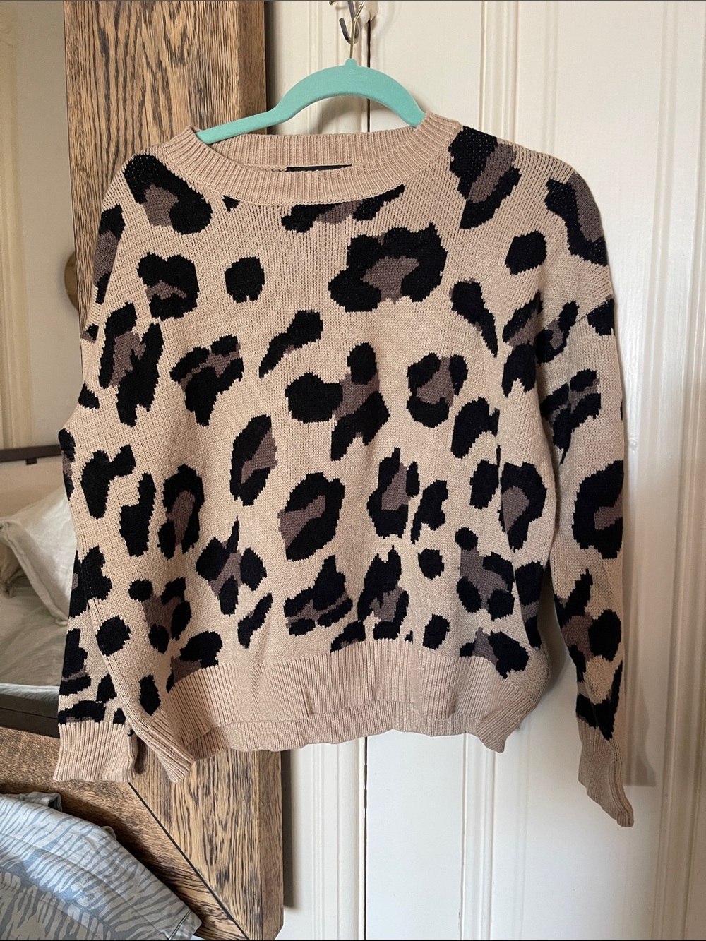 Lulu’s Leopard Print Crewneck Sweater S/M